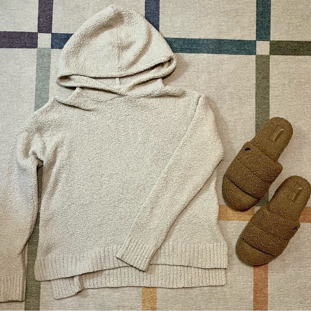 UGG Slipper and Pullover Bundle size Small